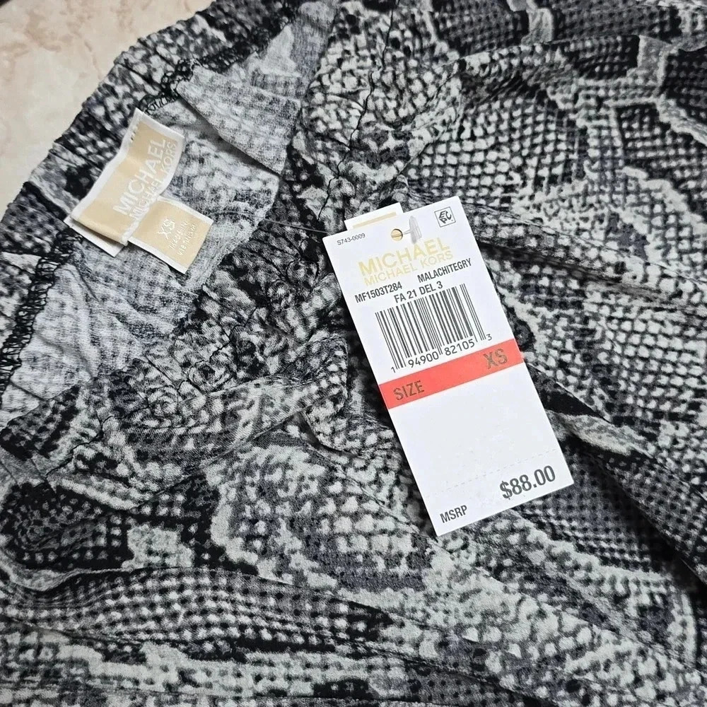 Michael Kors | Off the Shoulder Blouse | Ladies |  Black & White | Size XS - Picture 7 of 8